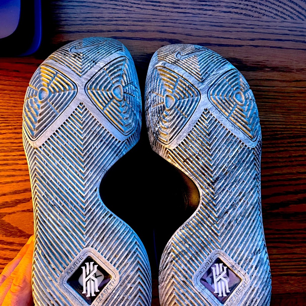 Kyrie 3 “BHM” They are going on GOAT and Other Apps for $300-$400